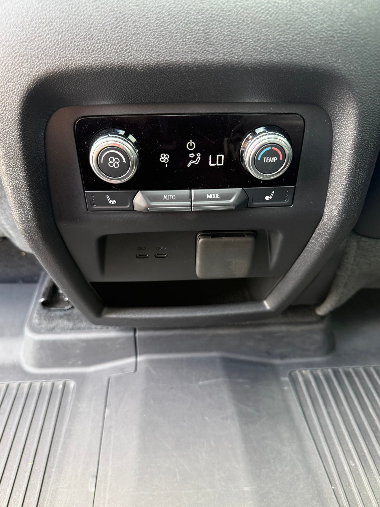 2024 GMC Acadia AT4